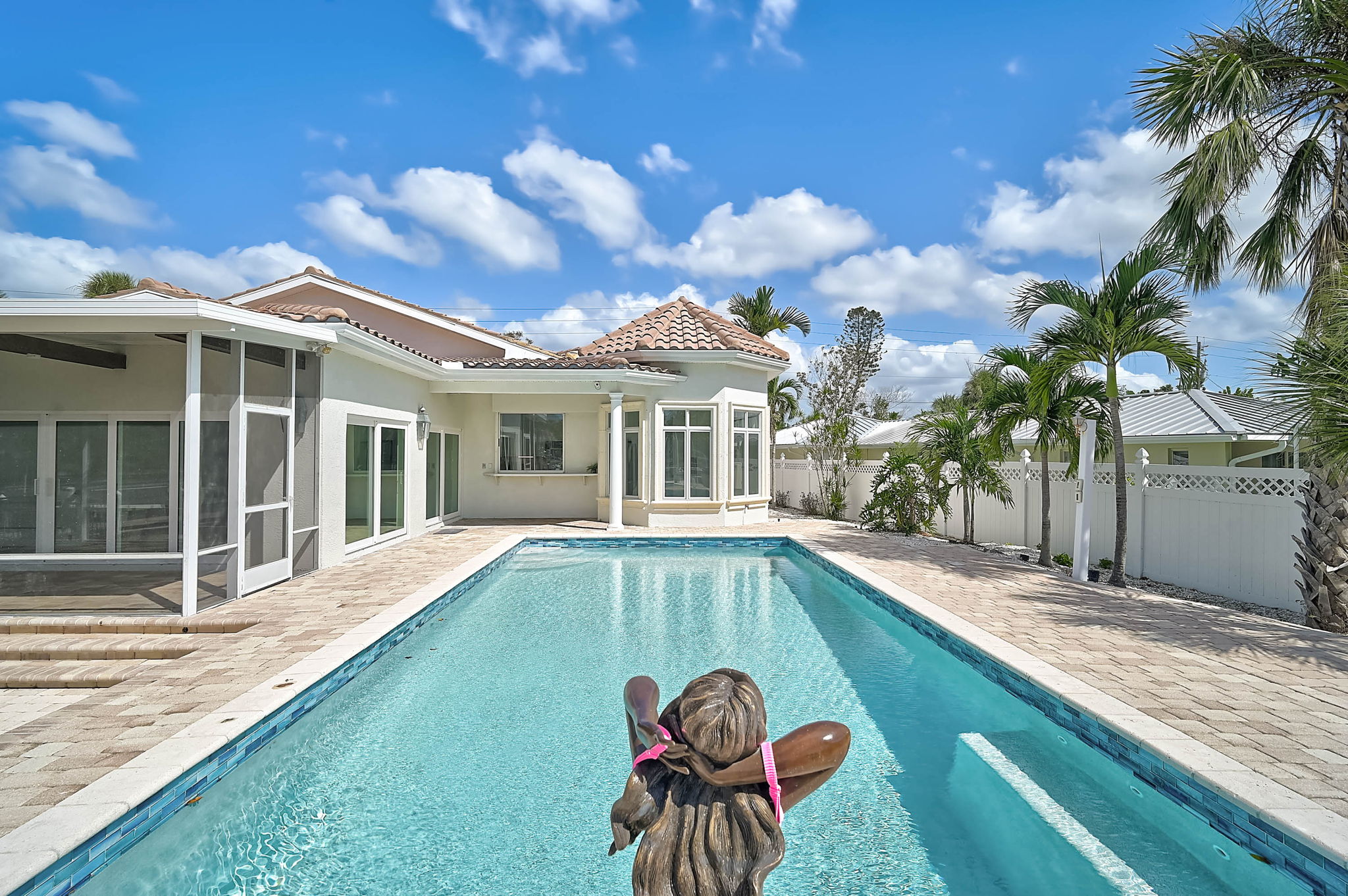 548 Siesta Dr-65