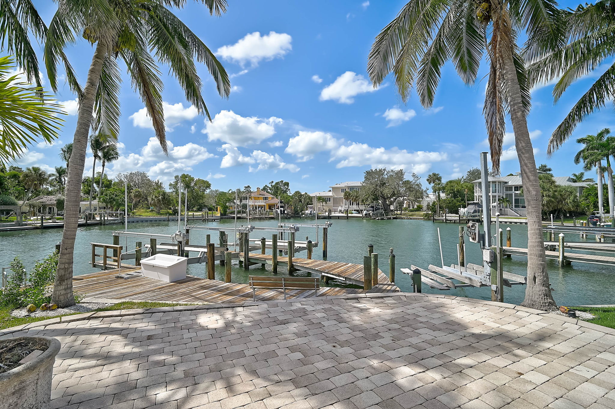 548 Siesta Dr-67