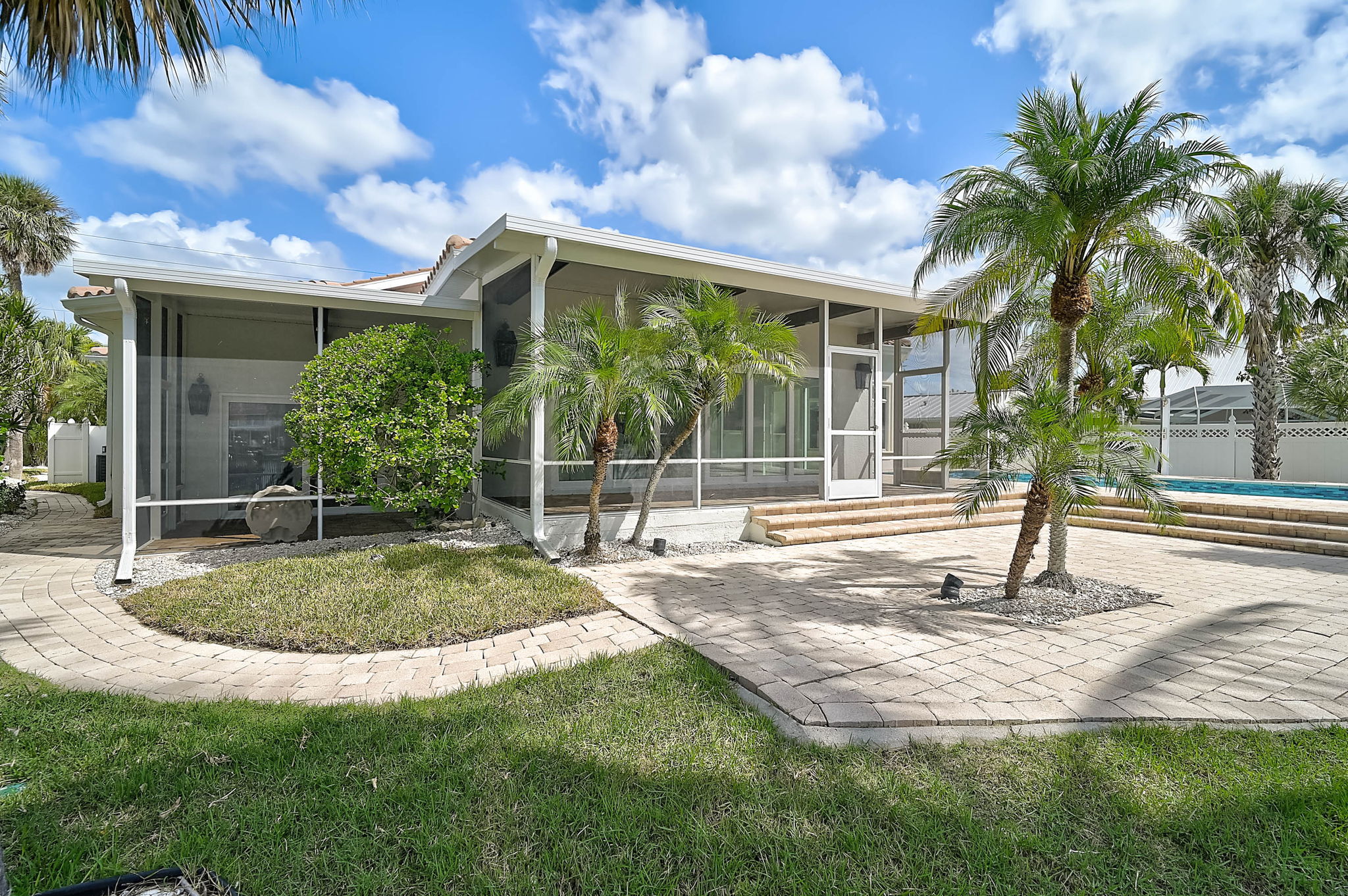 548 Siesta Dr-68