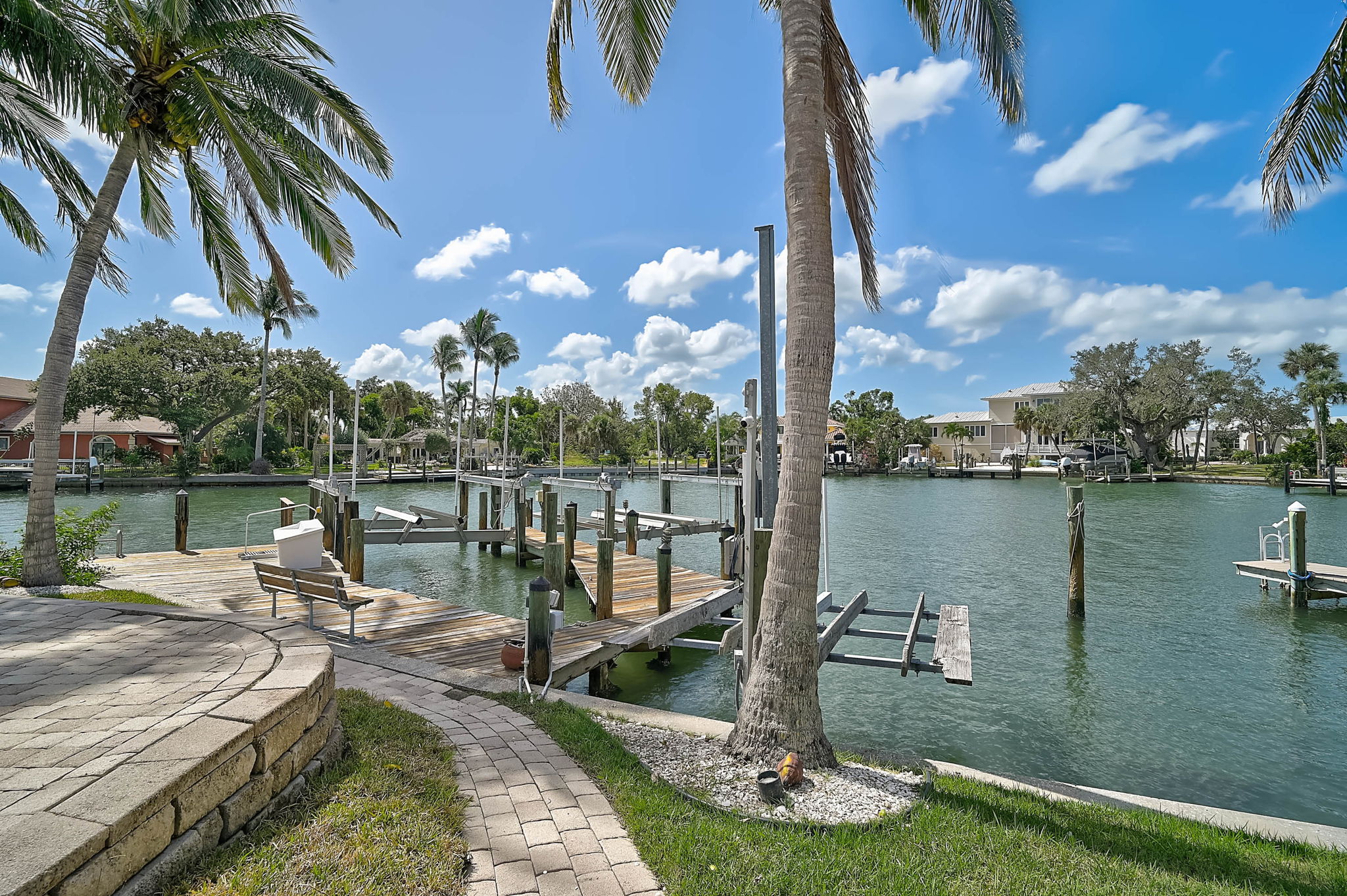 548 Siesta Dr-70