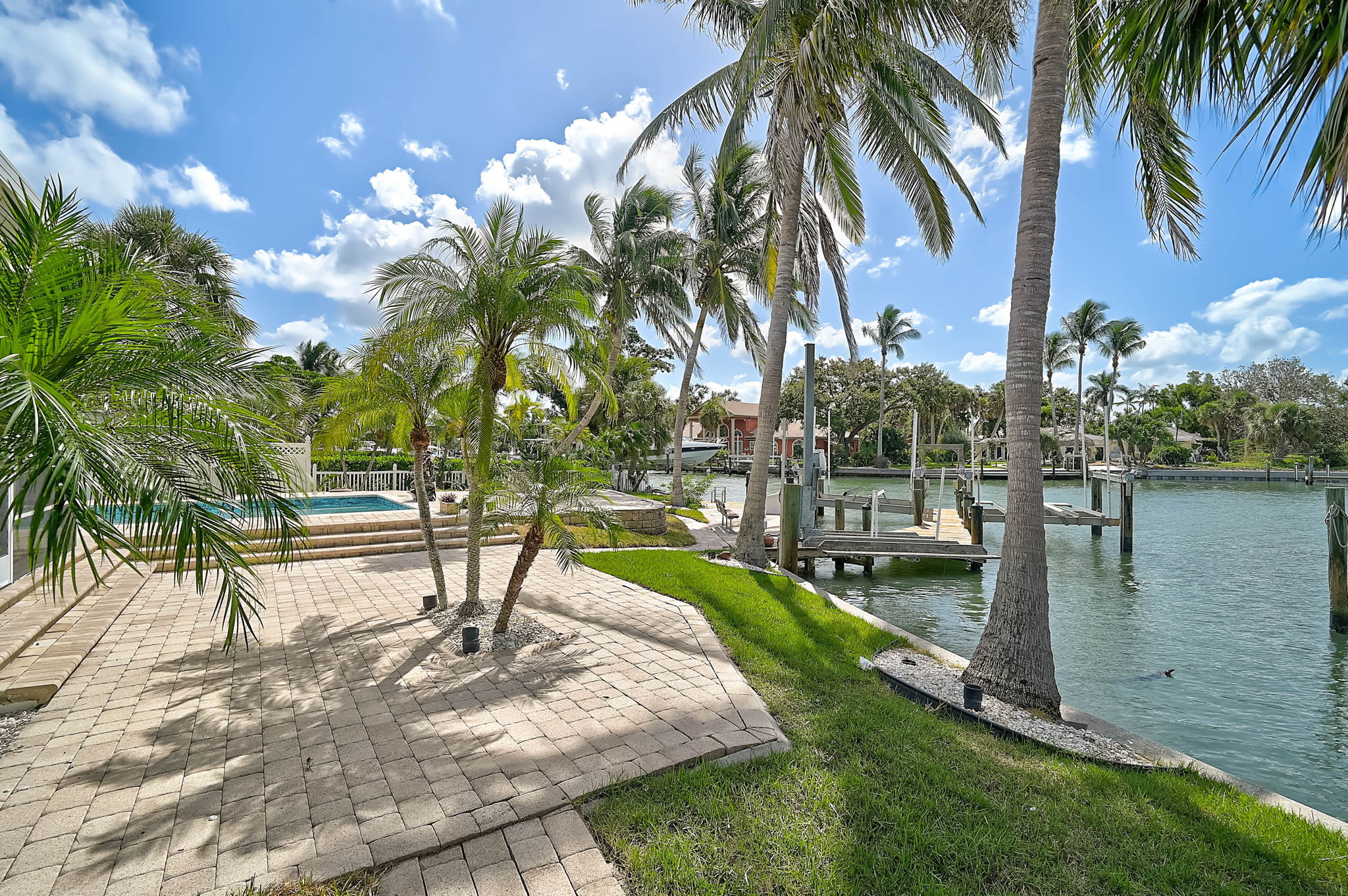 548 Siesta Dr-71