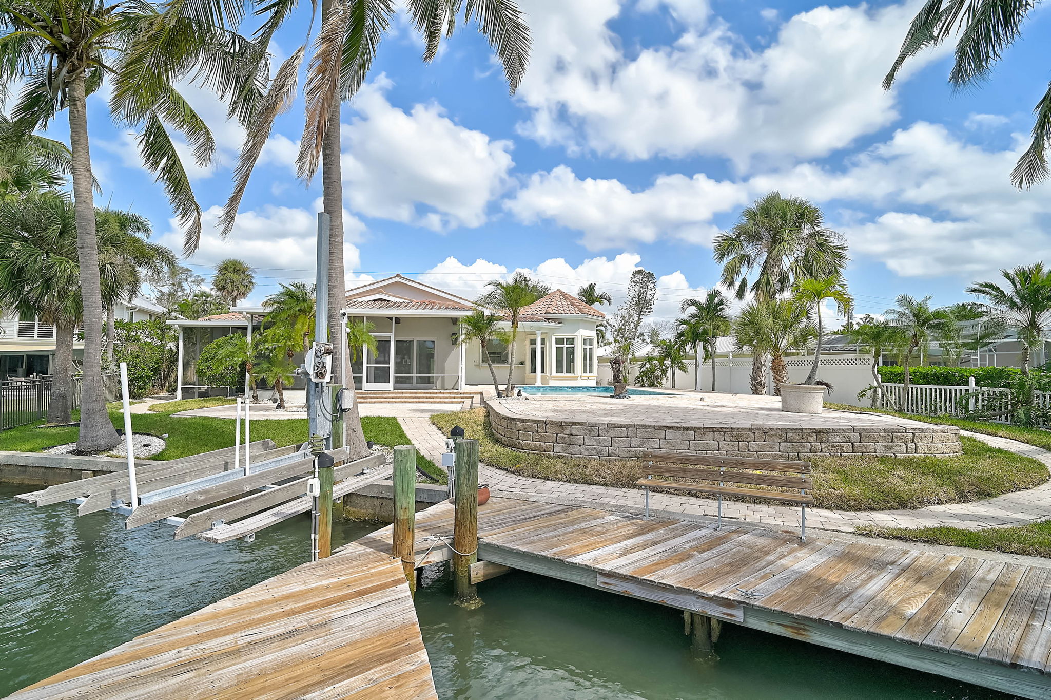548 Siesta Dr-74