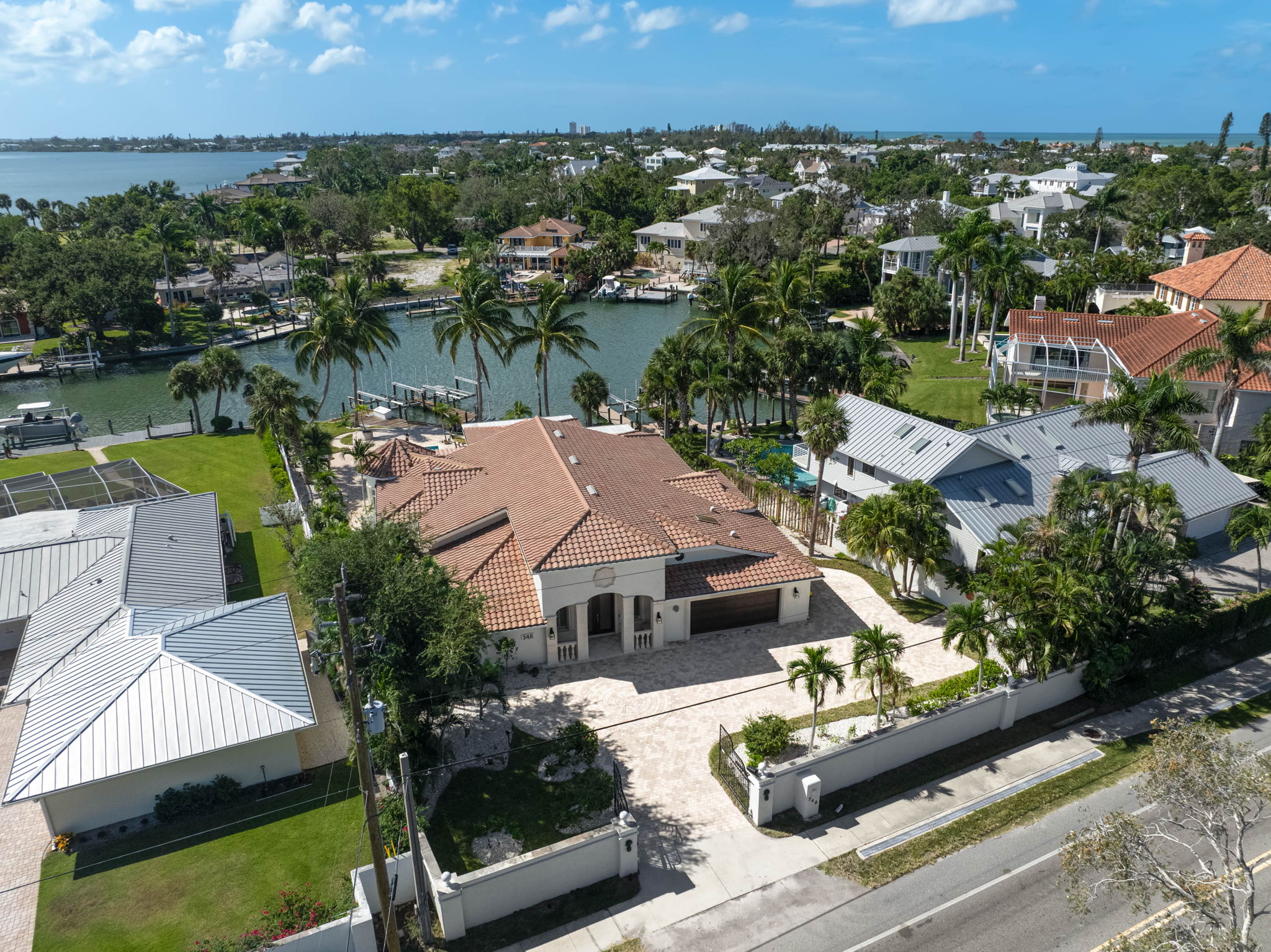 548 Siesta Dr-77