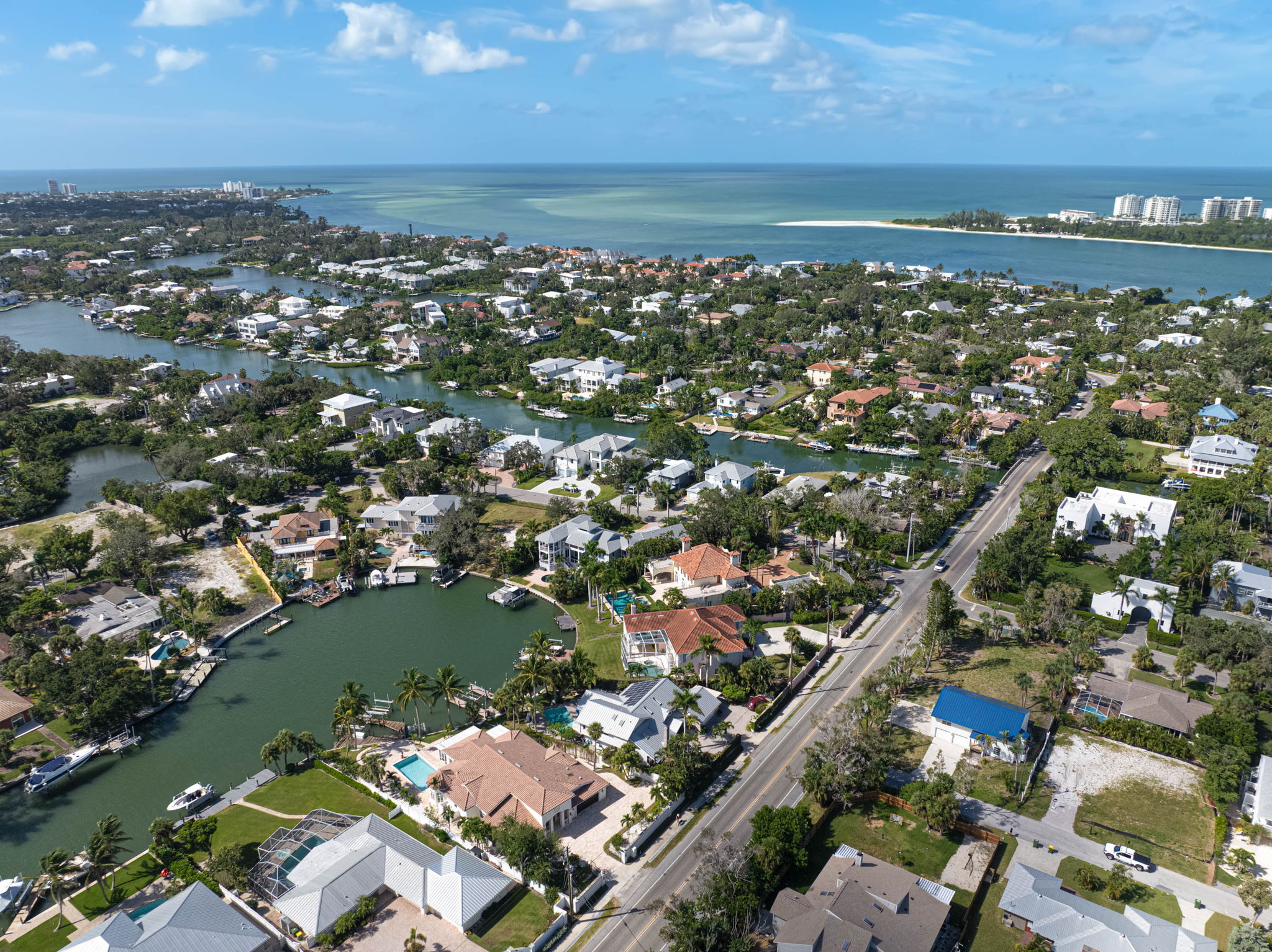 548 Siesta Dr-80