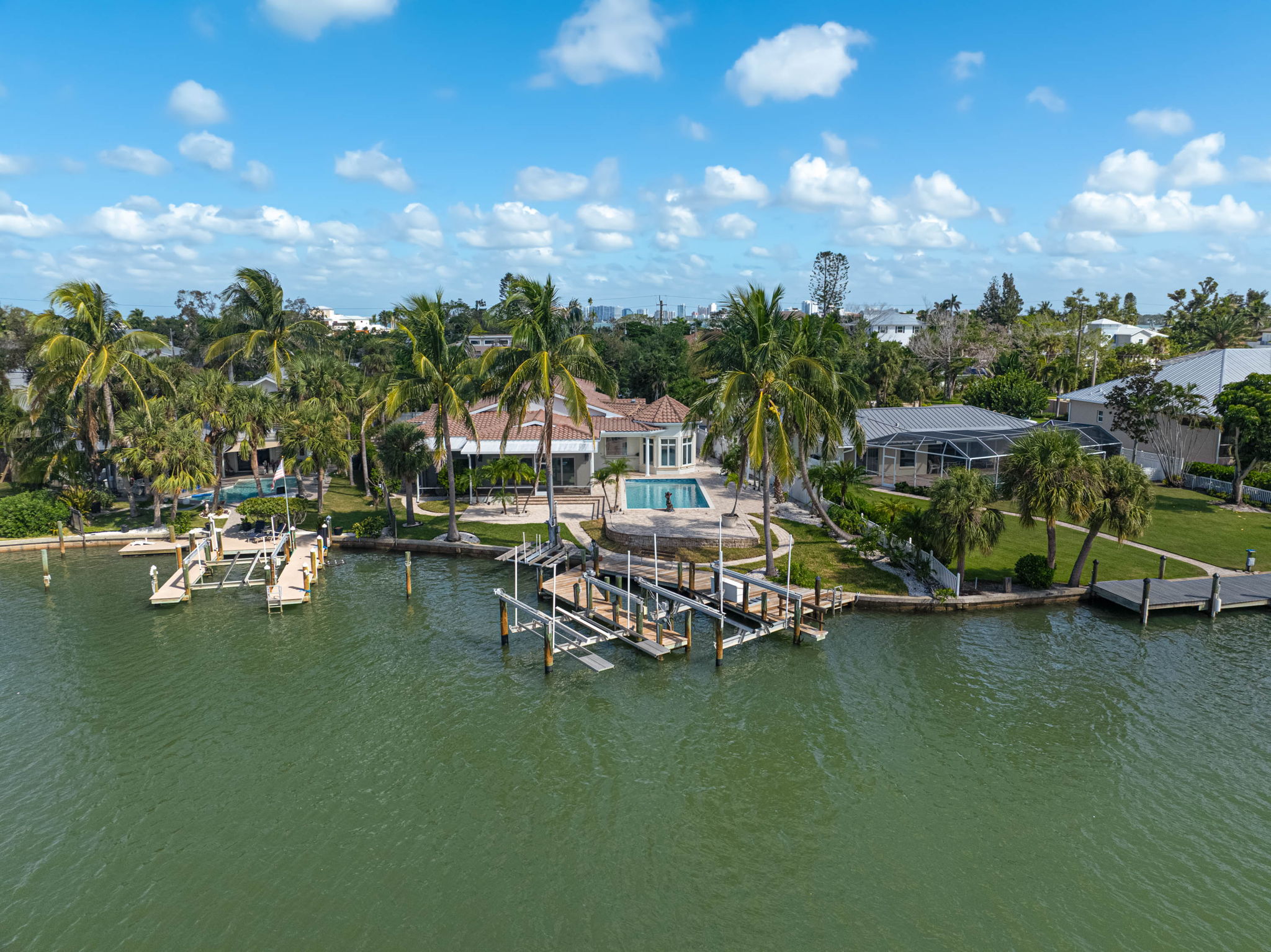 548 Siesta Dr-83