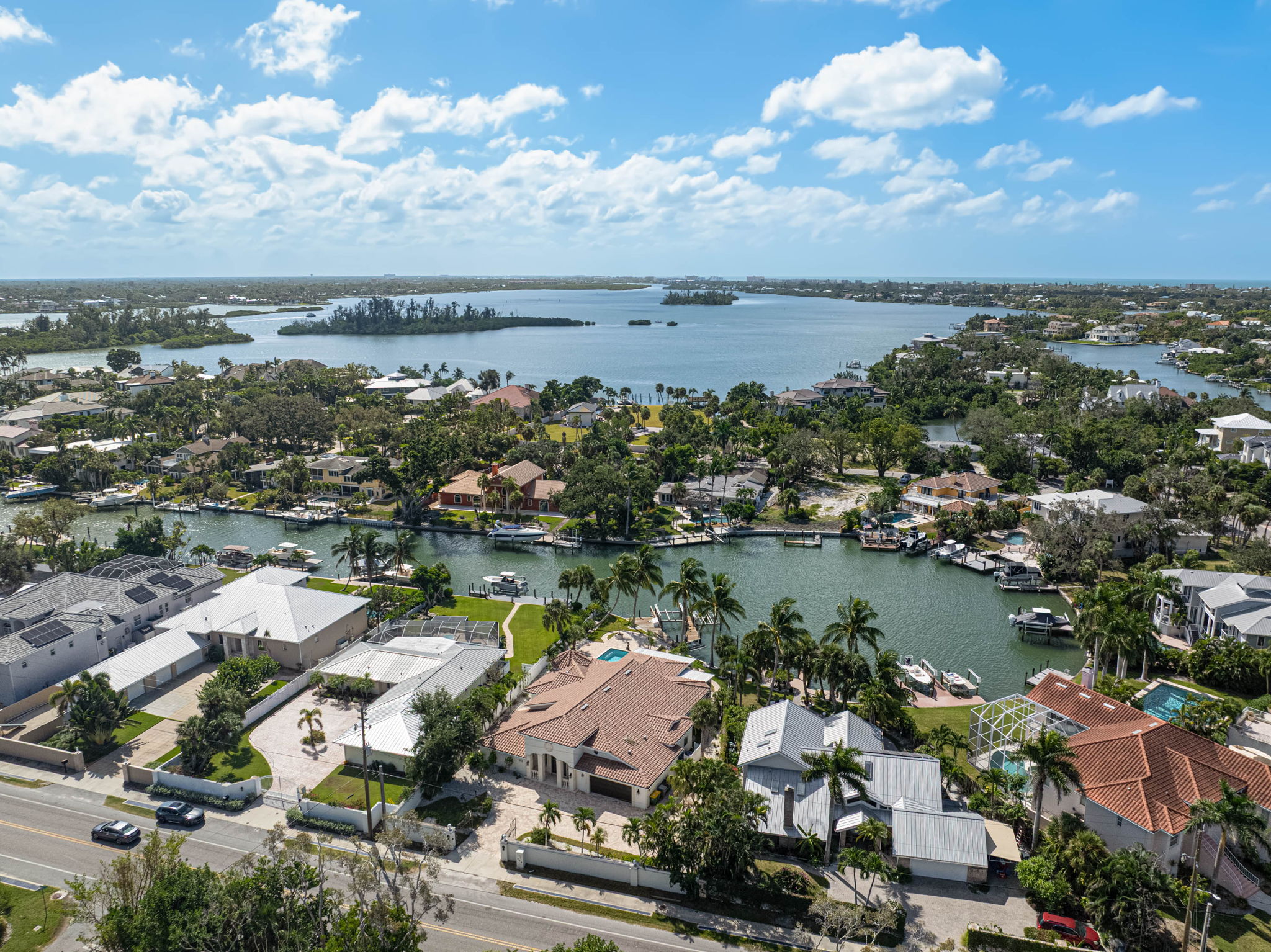 548 Siesta Dr-86