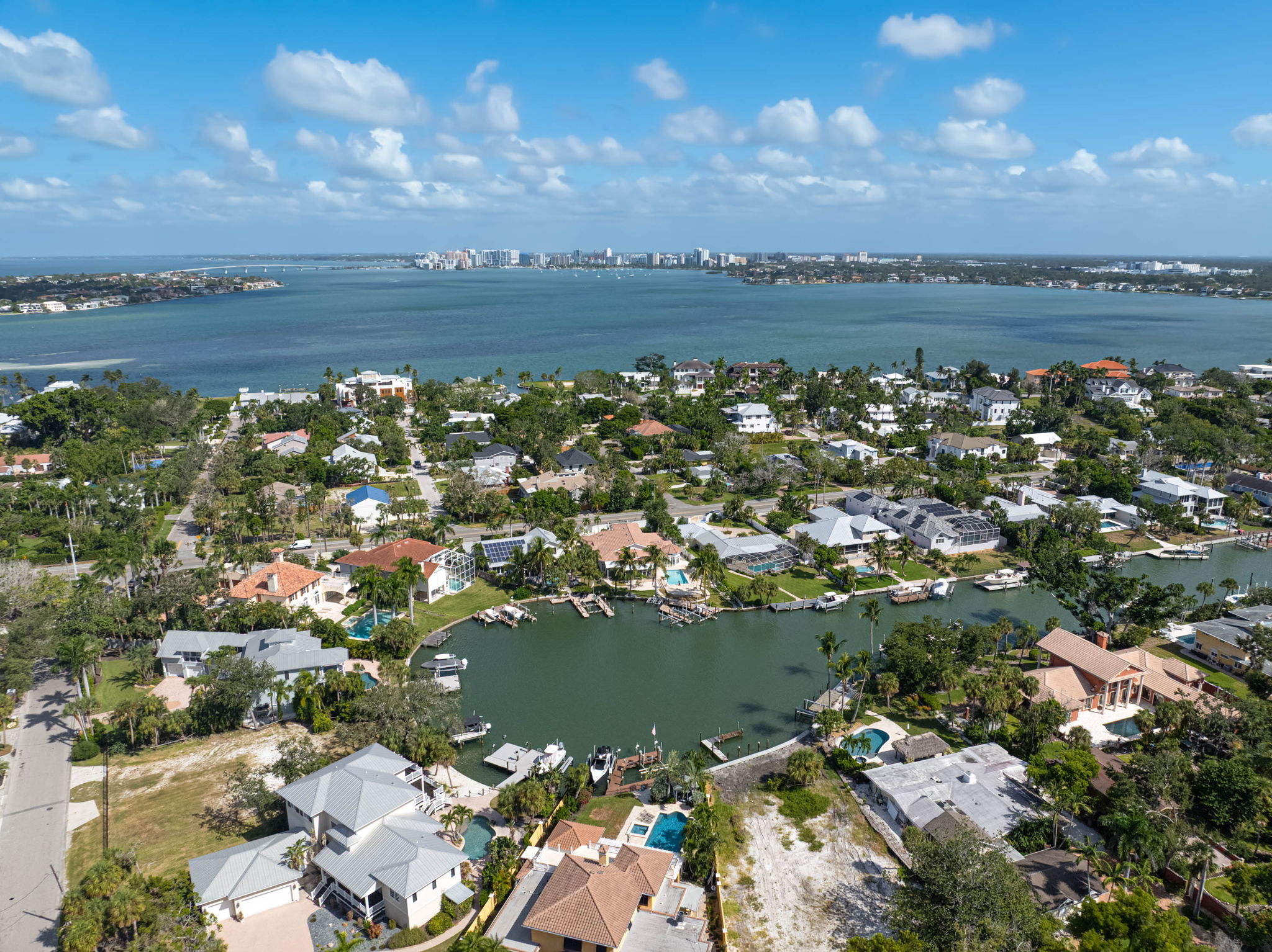 548 Siesta Dr-90