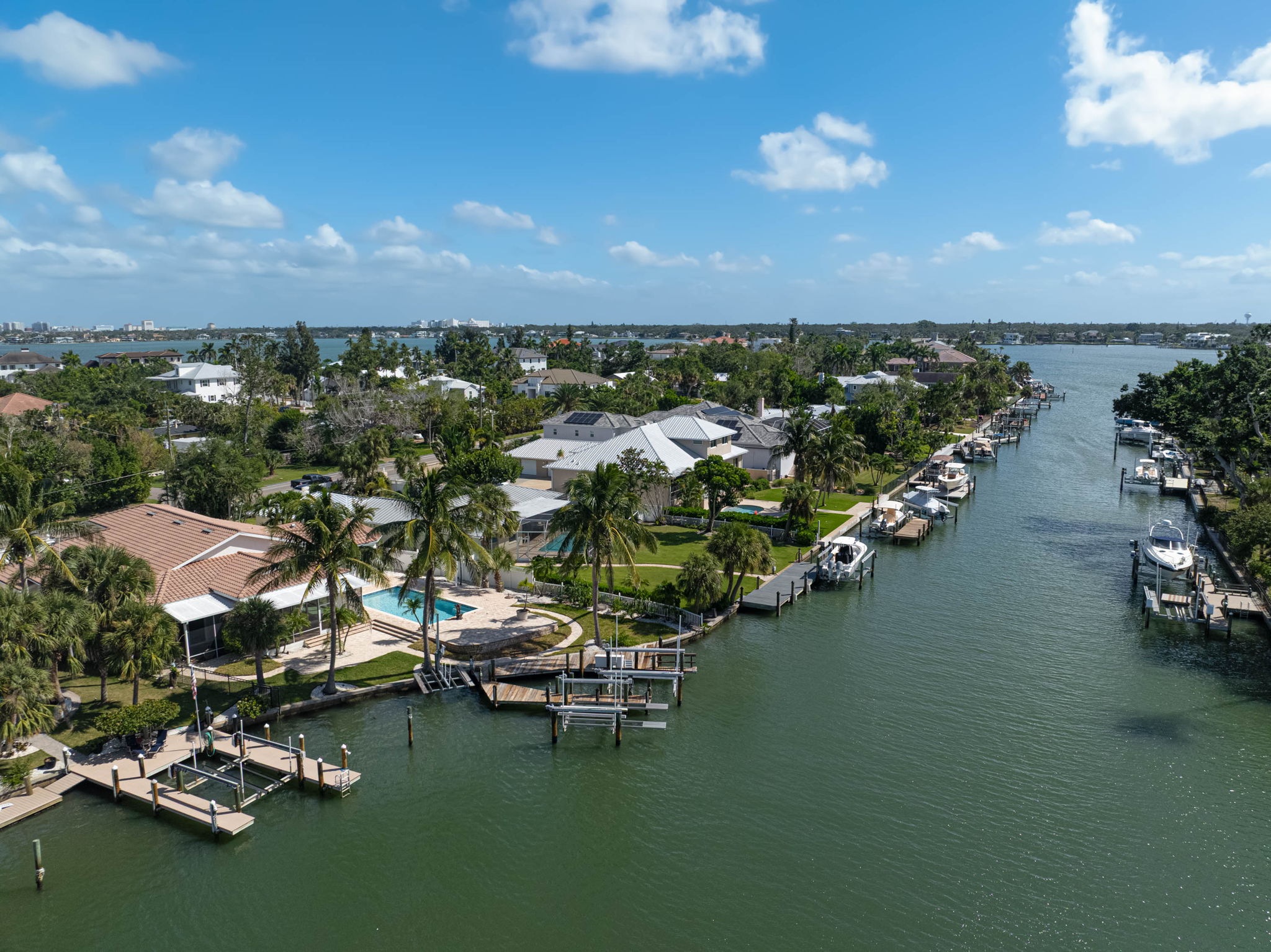 548 Siesta Dr-91