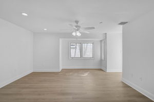 548 Siesta Dr-12