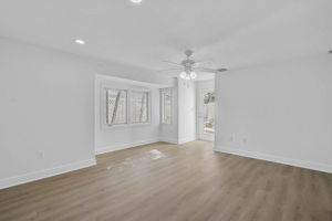 548 Siesta Dr-13