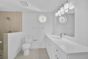 548 Siesta Dr-15