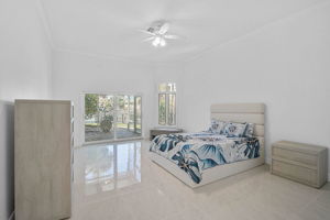 548 Siesta Dr-23