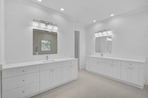 548 Siesta Dr-31
