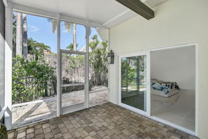 548 Siesta Dr-32