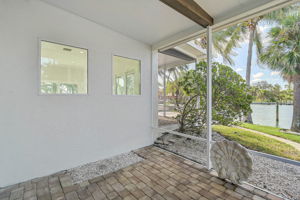 548 Siesta Dr-34