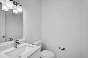 548 Siesta Dr-36