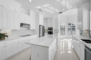 548 Siesta Dr-41
