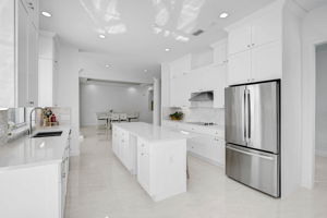 548 Siesta Dr-43