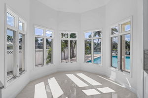 548 Siesta Dr-46