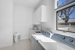 548 Siesta Dr-48