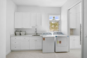 548 Siesta Dr-49