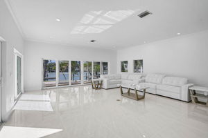 548 Siesta Dr-50
