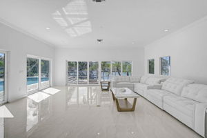 548 Siesta Dr-51