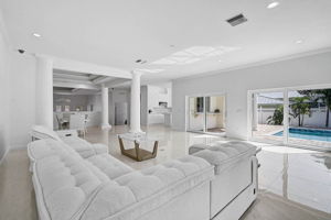 548 Siesta Dr-53