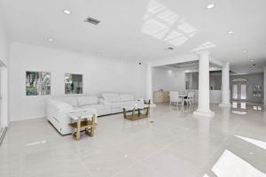 548 Siesta Dr-54