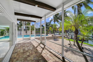 548 Siesta Dr-56