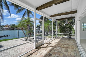 548 Siesta Dr-57