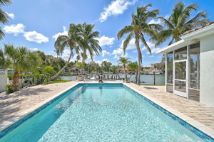 548 Siesta Dr-61
