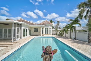 548 Siesta Dr-65