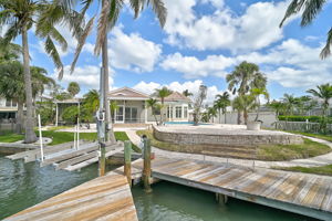 548 Siesta Dr-74