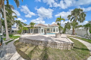 548 Siesta Dr-76