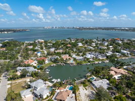 548 Siesta Dr-90