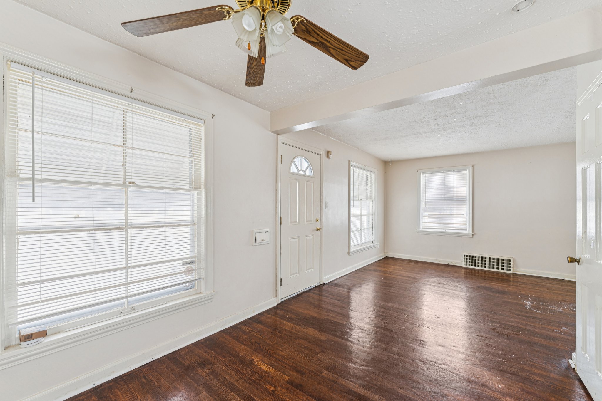 Dalewood Ave-S2001-009.jpg