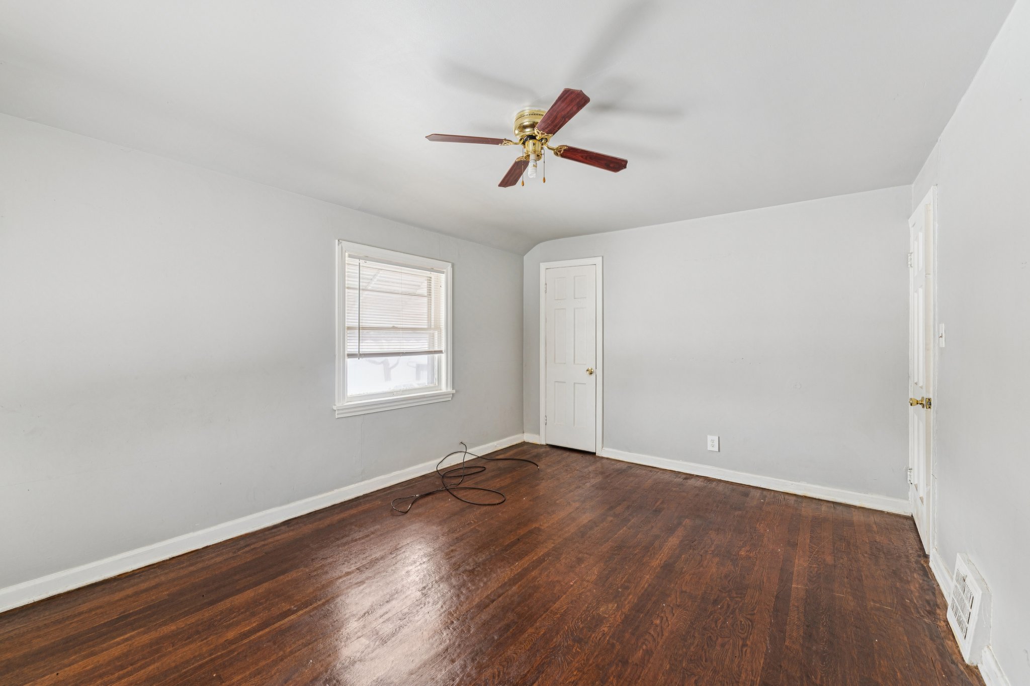 Dalewood Ave-S2001-021.jpg