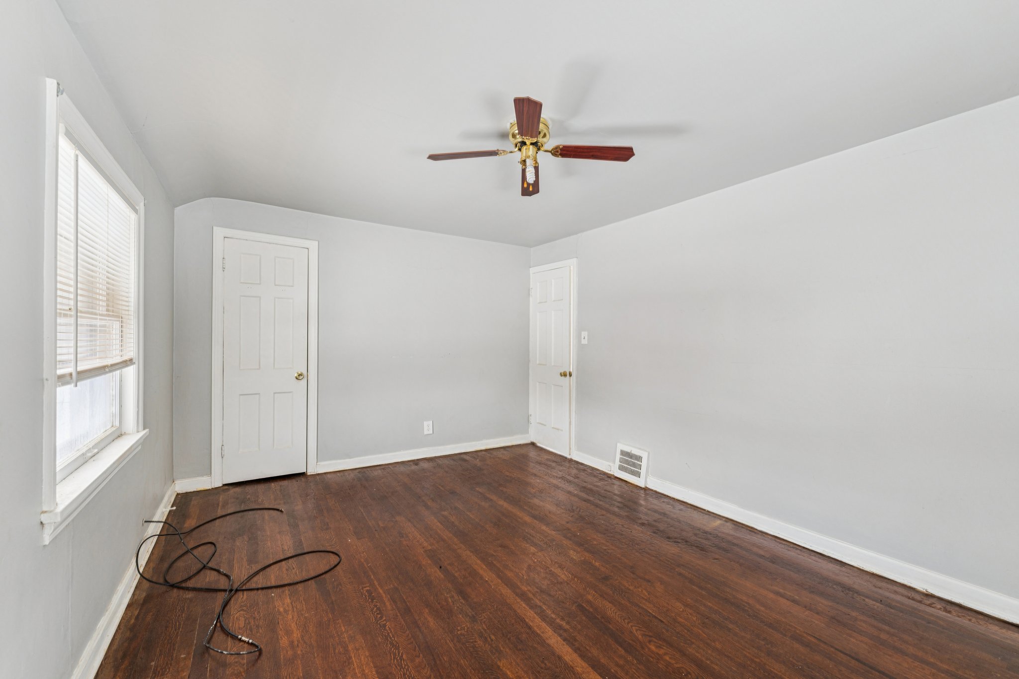 Dalewood Ave-S2001-022.jpg