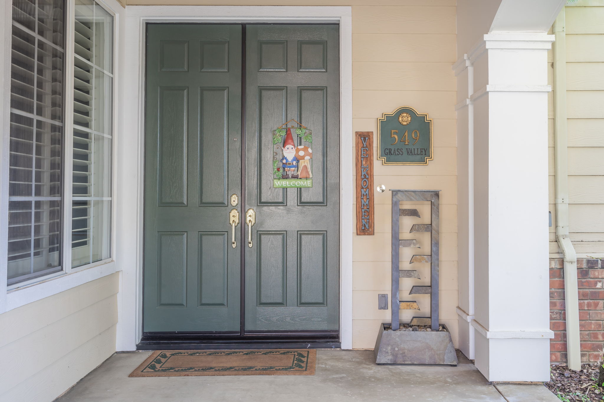 Front Porch/Entrance