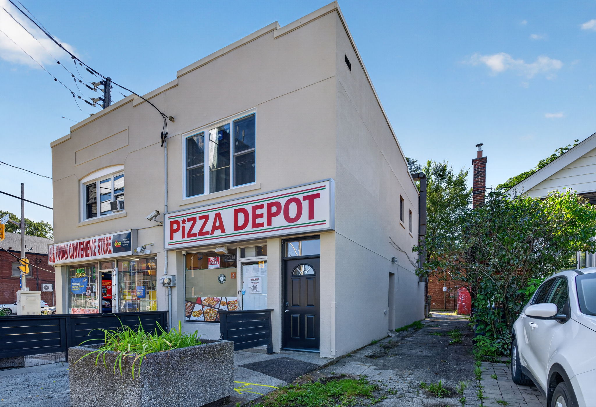 549 Sammon Ave Toronto, ON M4J 2B3