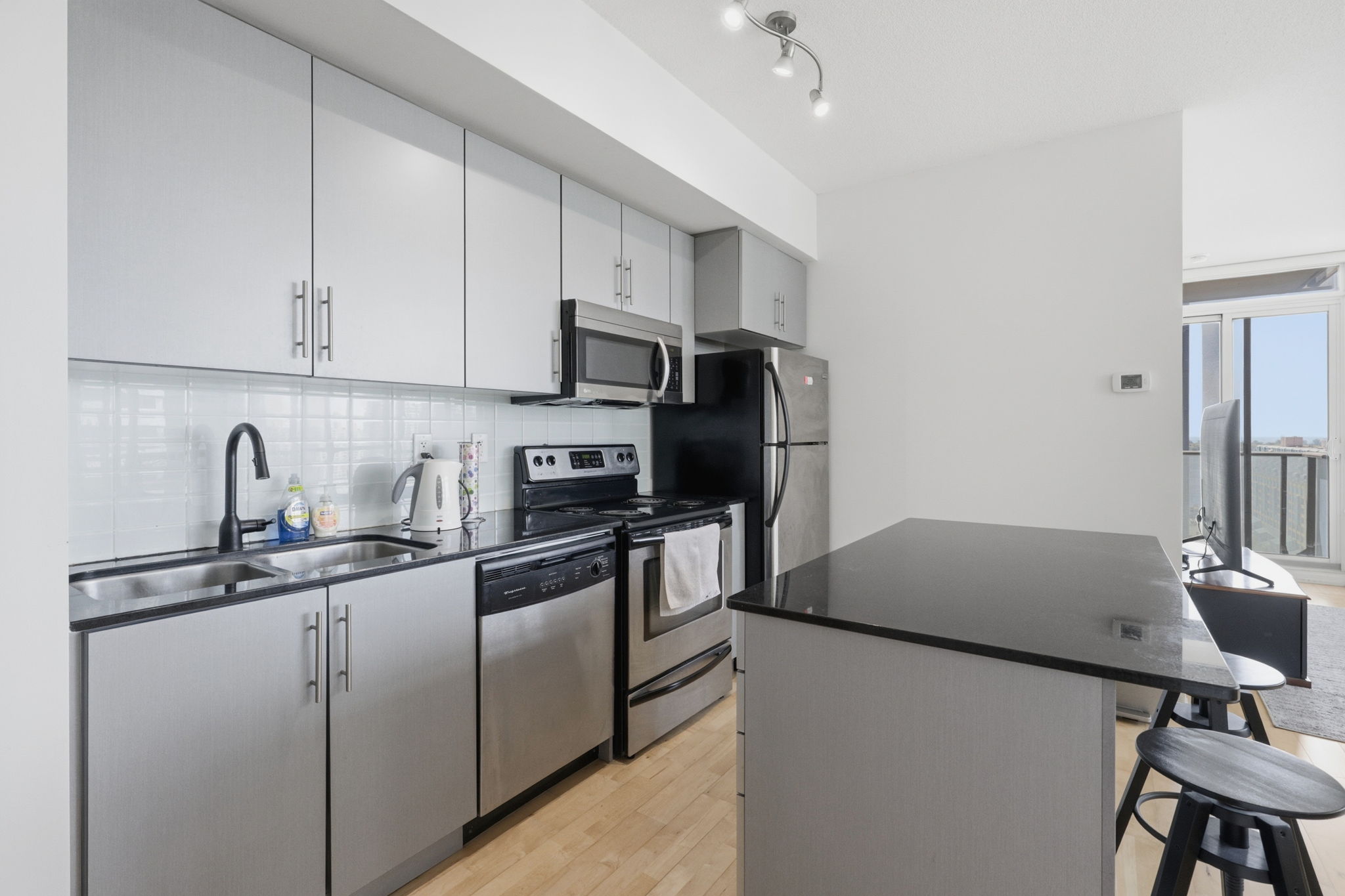 Property in Toronto — delivered property photograph 6