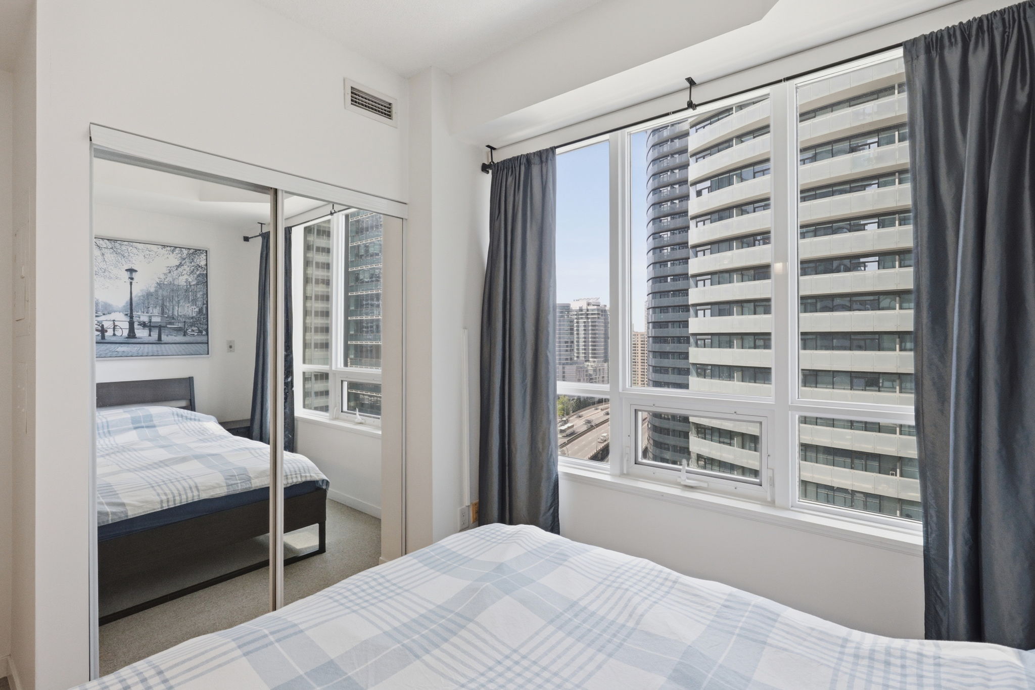 Property in Toronto — delivered property photograph 19