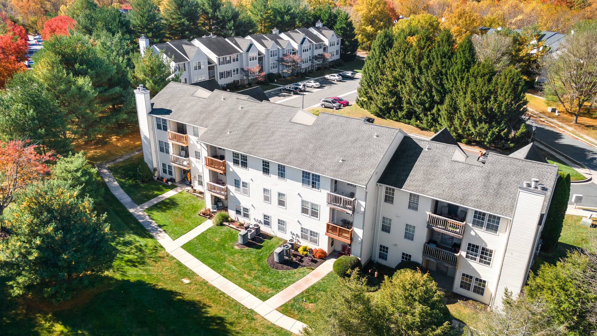 27. Back exterior.jpg