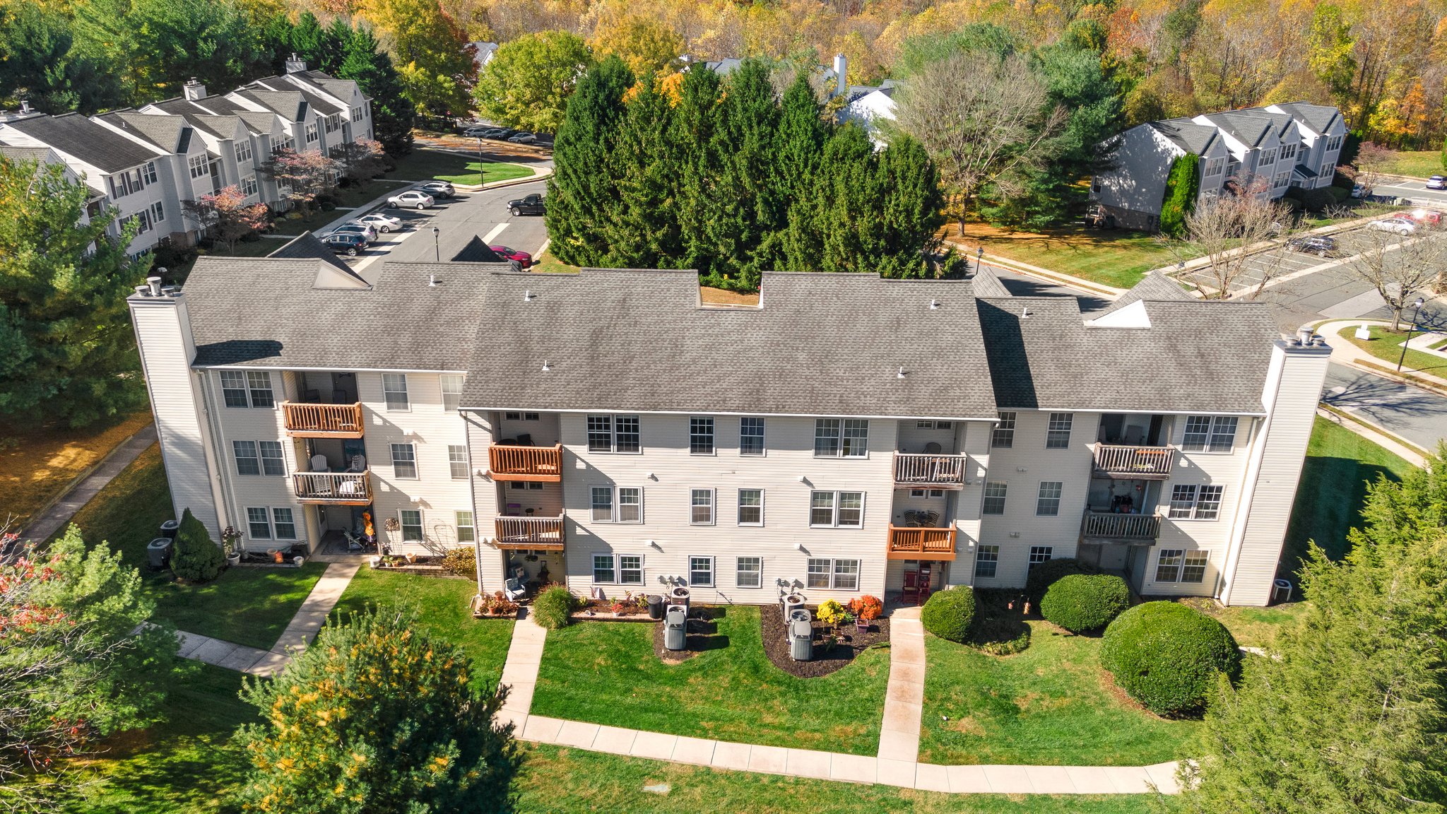 26. Back exterior.jpg