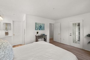 17. Main bedroom.jpg