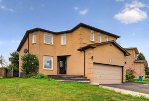 55 Castlehill Rd, Brampton ON