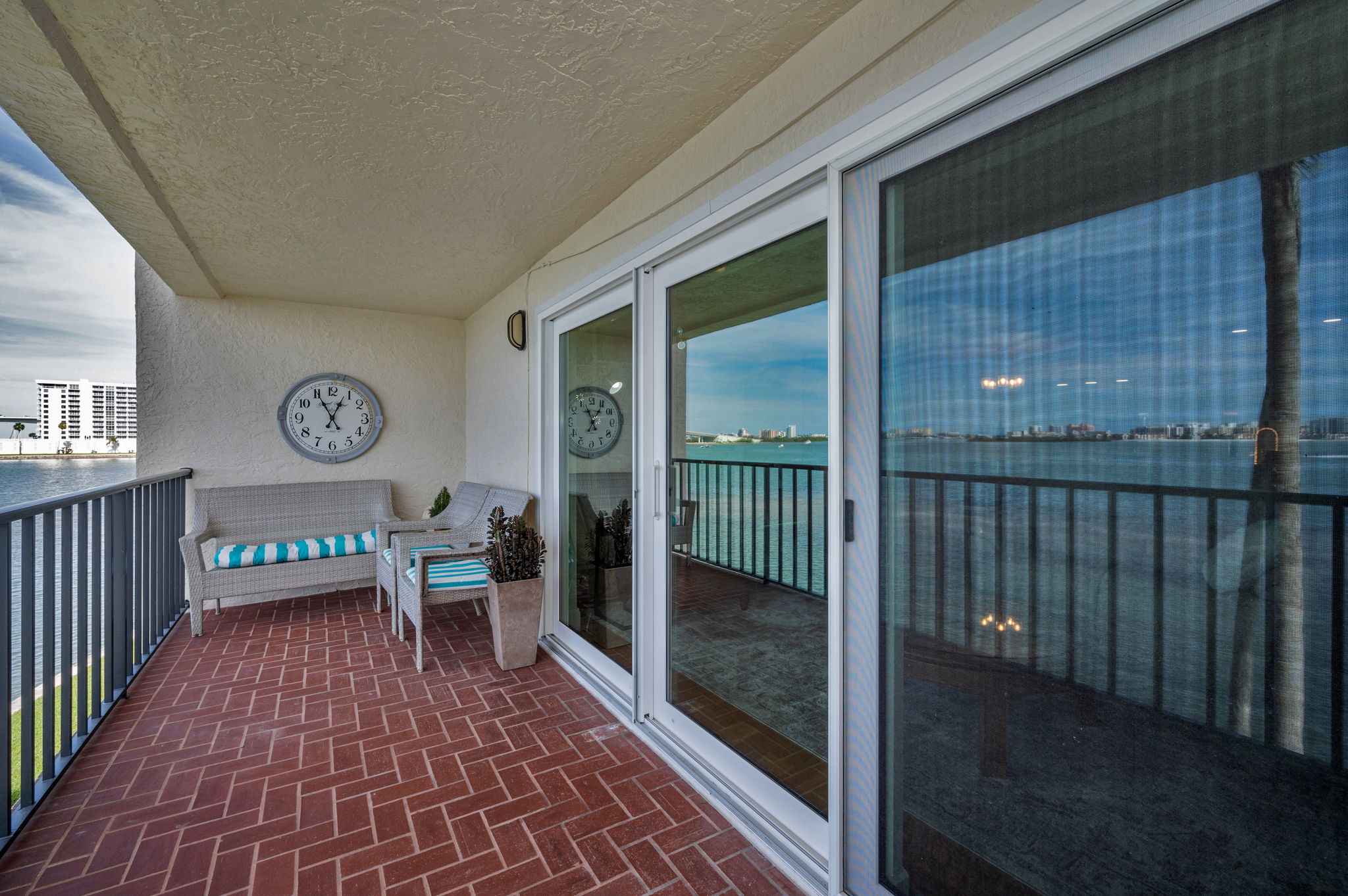 Familiy Room Balcony2