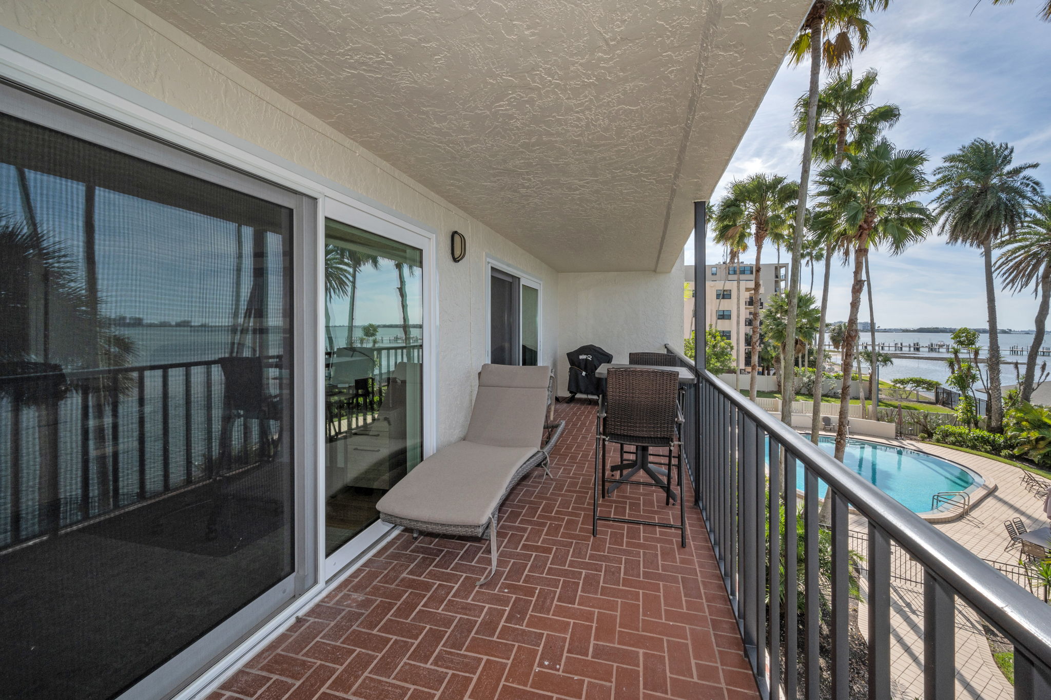 Living Room Balcony3