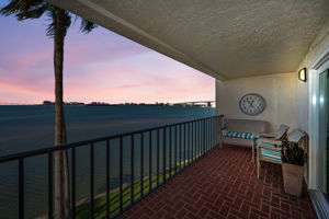 Familiy Room Balcony1